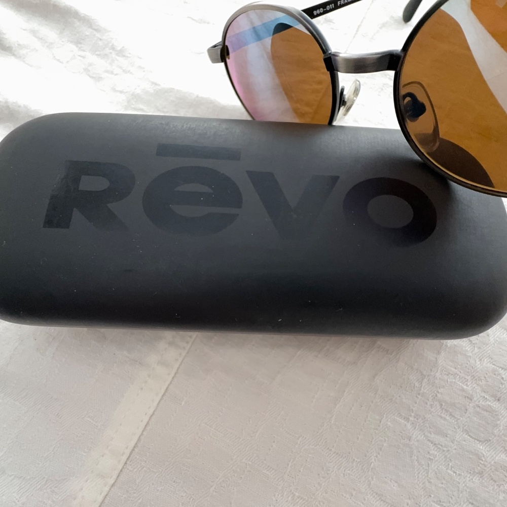 REVO - sunglasses - Picture 4 of 10